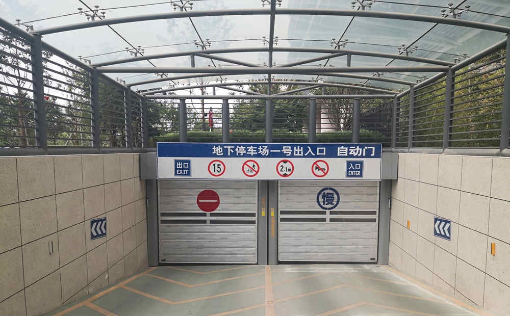 快速硬质门.jpg 快速硬质门.jpg