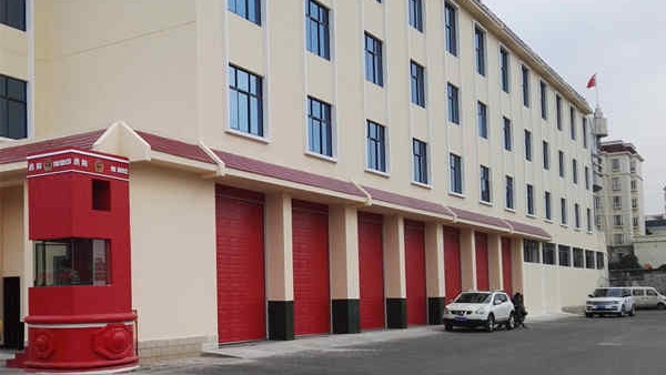 消防车库门.jpg 消防车库门.jpg