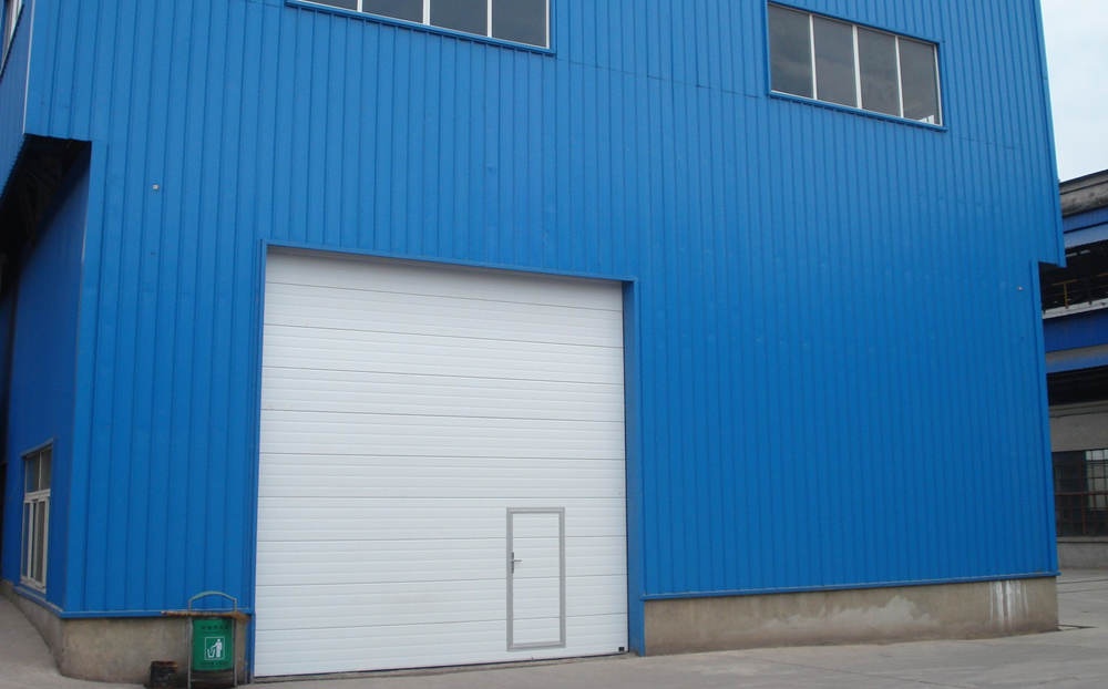 昆钢重装滑升门.jpg 昆钢重装滑升门.jpg