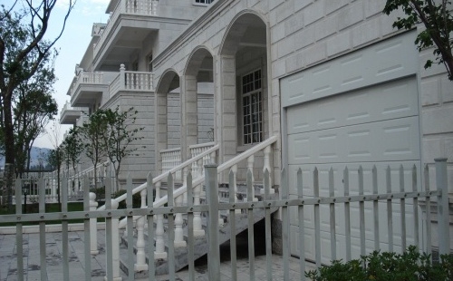 澄江花园车库门.jpg 澄江花园车库门.jpg