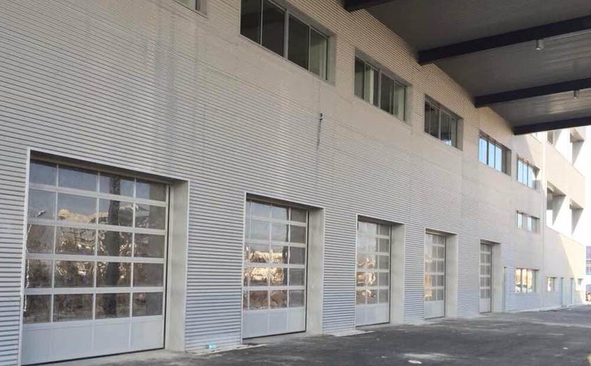 奔驰铝合金滑升门.jpg 奔驰铝合金滑升门.jpg