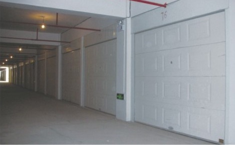 宜良县宜警公寓翻板车库门.jpg 宜良县宜警公寓翻板车库门.jpg